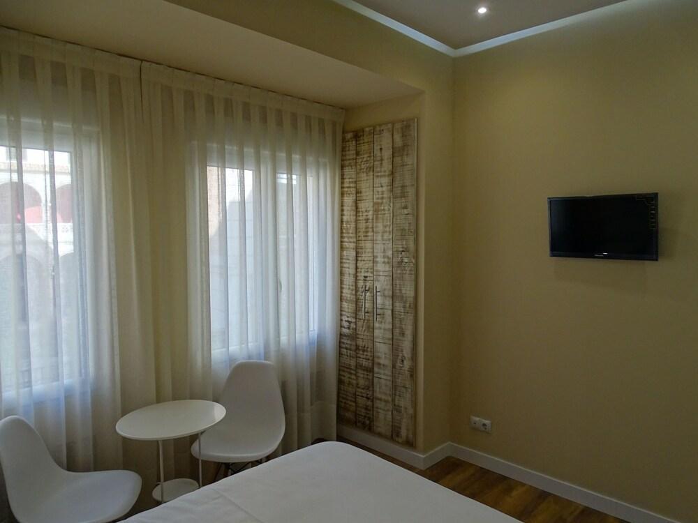 Urban Burgos Hotel Exterior photo